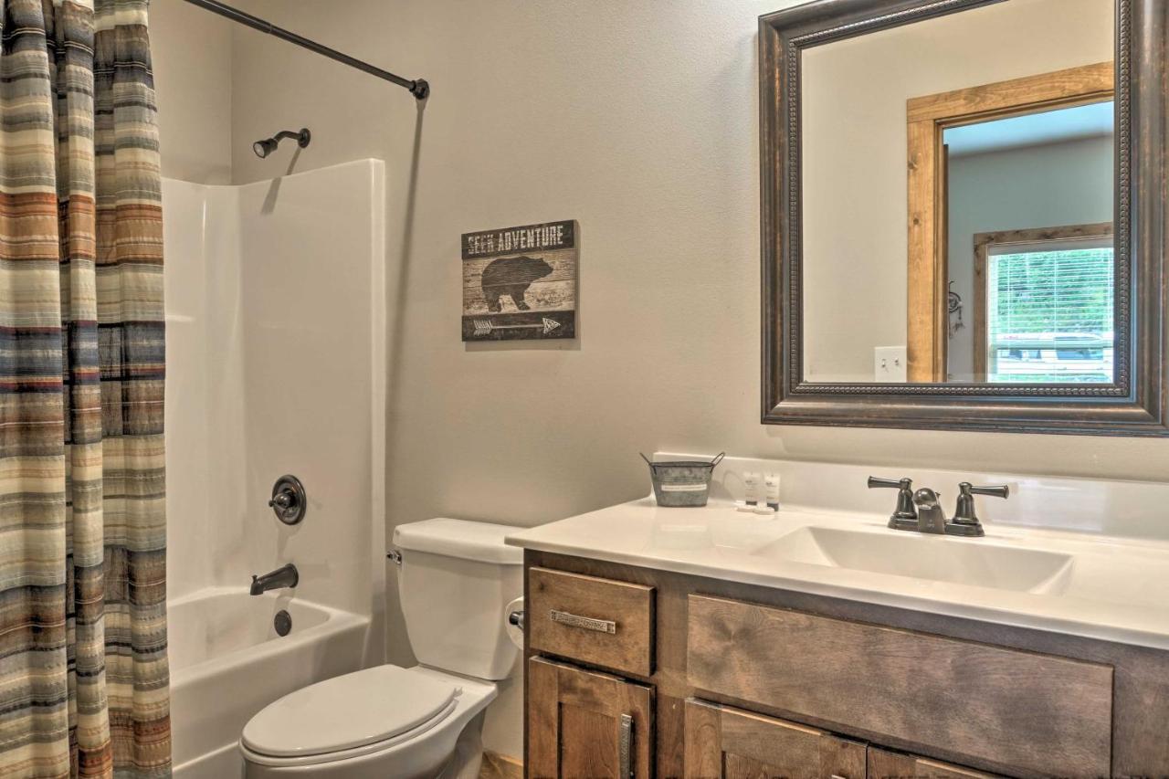 Branson West Cabin With Pool Access And Golfing Dış mekan fotoğraf