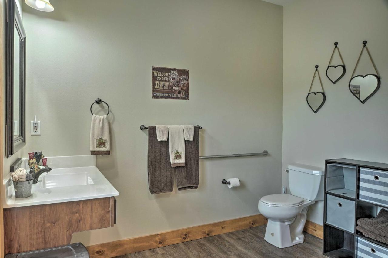Branson West Cabin With Pool Access And Golfing Dış mekan fotoğraf